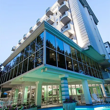 Michelangelo Беллария-Иджеа-Марина