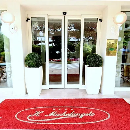 Michelangelo Беллария-Иджеа-Марина